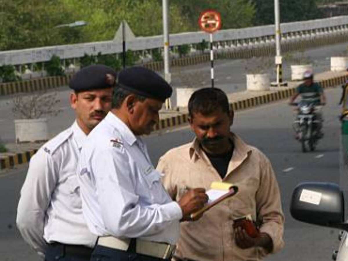 ट्रैफिक नियमों की अनदेखी पर इस शहर की पुलिस ने काटे 4000 से ज्यादा चालान, दी ये सलाह
