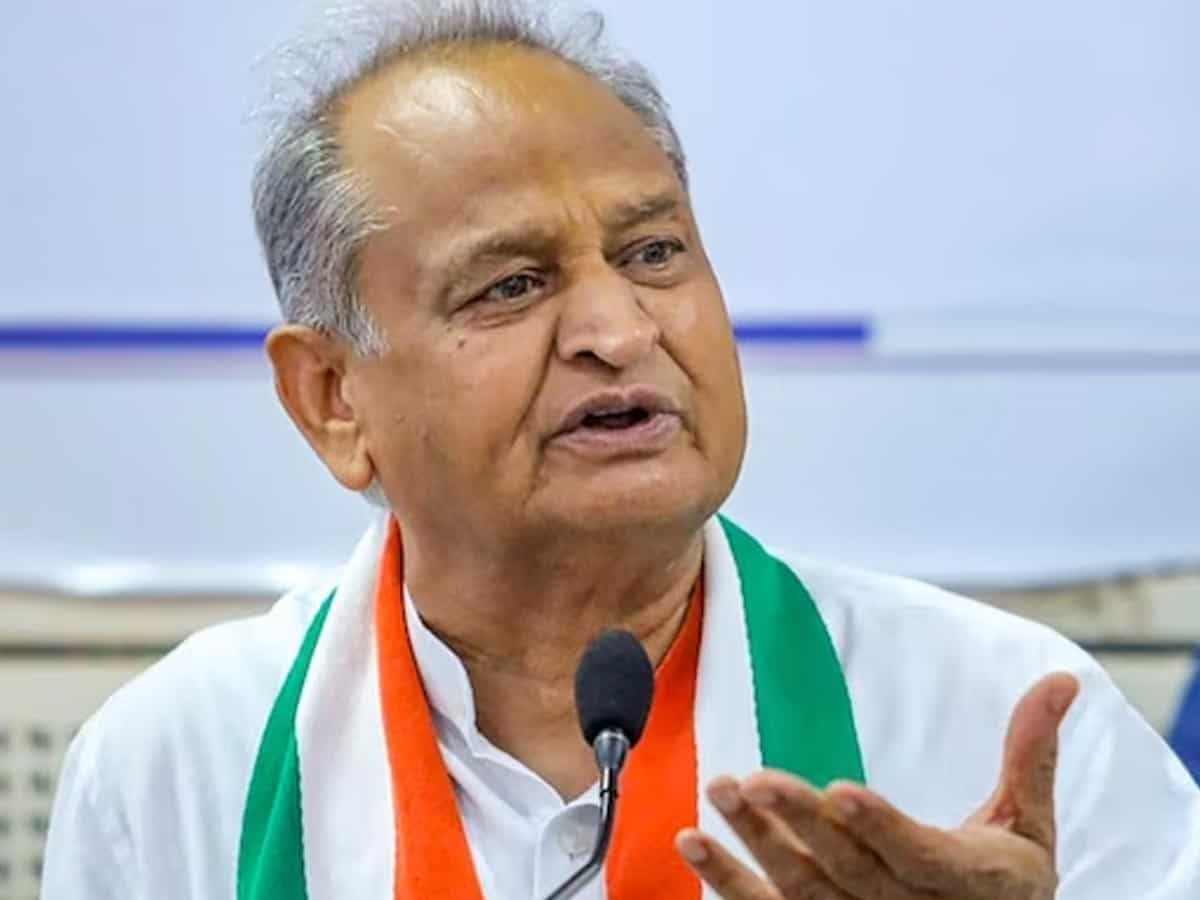 CM Ashok Gehlot की सालाना आय में हुआ इजाफा, बैंक खाते में जमा है 1.93 करोड़ रुपए, नहीं है कोई कार 