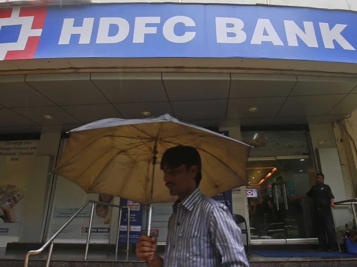 HDFC Bank ने दिवाली से पहले दिया झटका, MCLR बढ़ाया, ग्राहकों की जेब पर बढ़ा EMI का बोझ