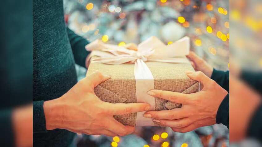 Diwali 2023: इस दिवाली 'घर की लक्ष्‍मी' को दें ये फाइनेंशियल गिफ्ट्स, भविष्‍य होगा सुरक्षित और यादगार हो जाएगा त्‍योहार