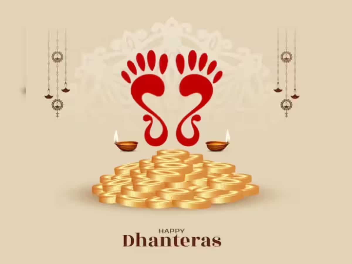 Happy Dhanteras 2023: दोस्तों-रिश्तेदारों को इन मजेदार Stickers, Quotes, Message भेज दें धनतेरस की बधाई