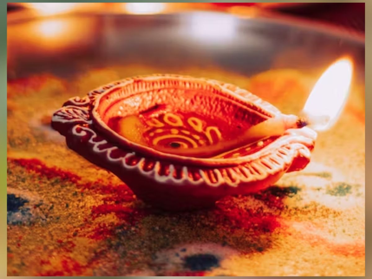 Narak Chaturdashi 2023: इस दिन क्यों मुख्य द्वार पर जलाते हैं दीया, क्या है यमदीप का महत्व?