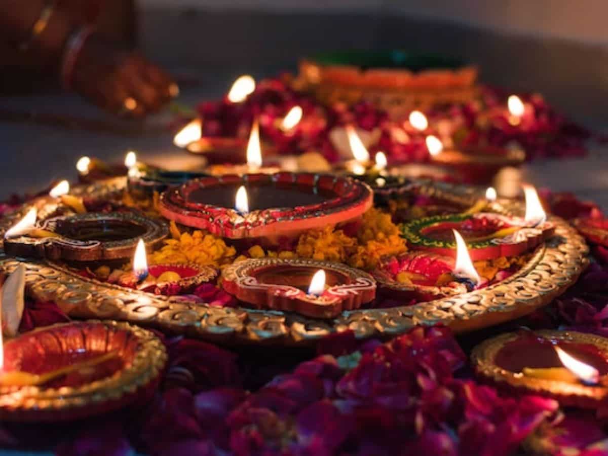 Diwali 2023: लक्ष्‍मी पूजा के बाद इन 8 जगहों पर दीपक जरूर रखें, परिवार में बरकत बनी रहेगी