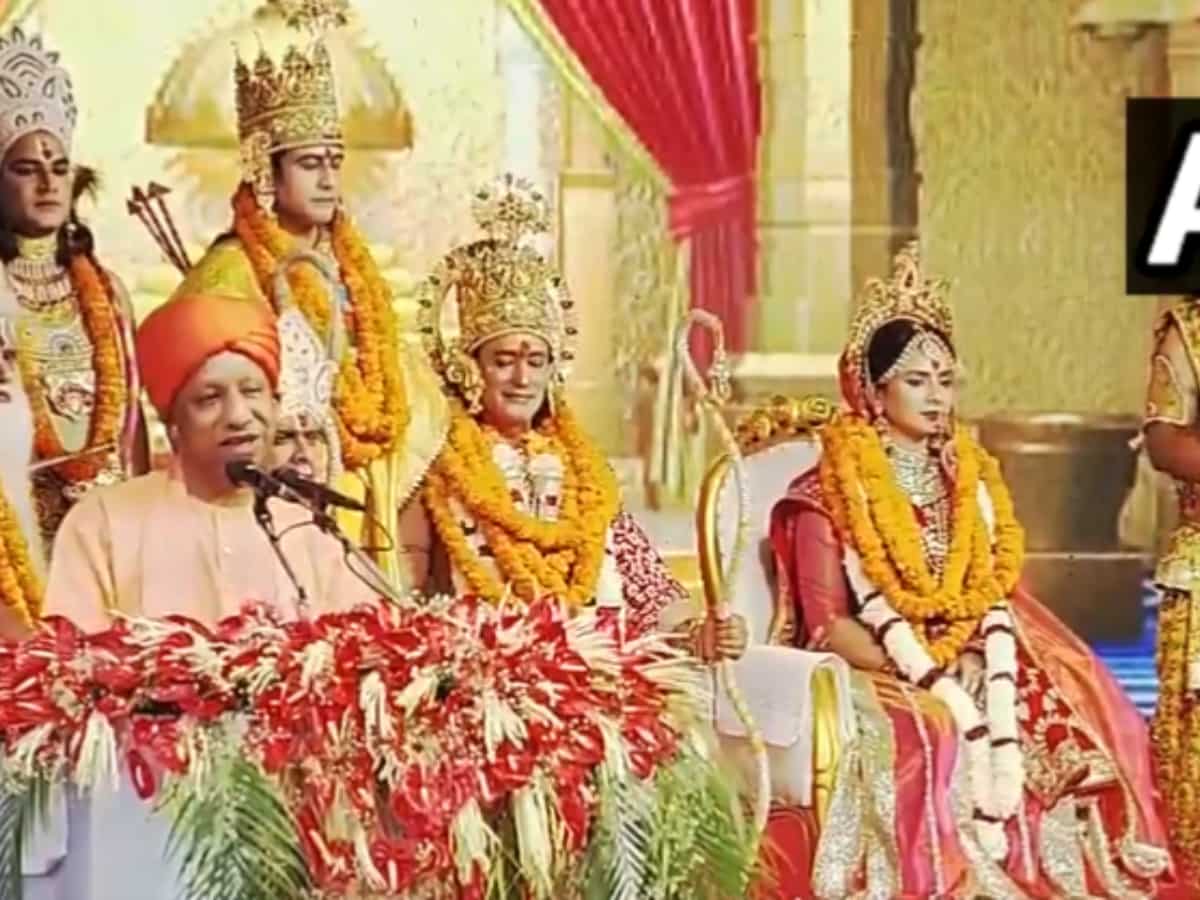 दिवाली पर अयोध्या पहुंचे CM योगी ने खींचा रथ, कहा- रामलला के स्वागत की भव्य तैयारी करने के लिए खुद को रखें तैयार 