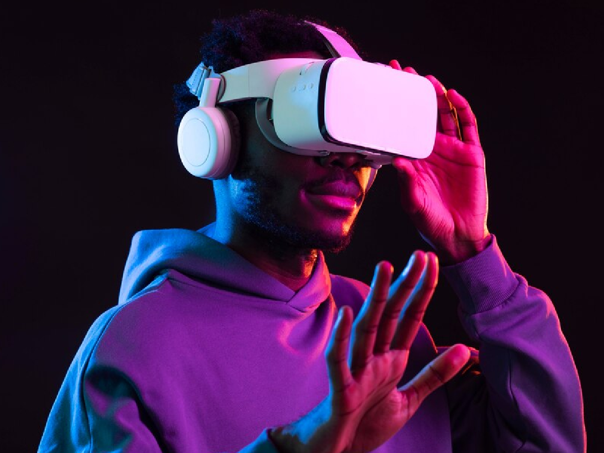 एप्पल को टक्कर देने आ रहा है Samsung का Mixed Reality हेडसेट, जानें कब होगा लॉन्च और इसकी कीमत