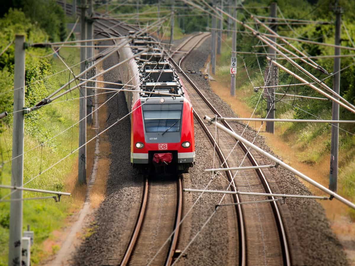 यात्रियों की सुविधा के लिए चलाई जा रही दिवाली और छठ स्पेशल ट्रेनें, यहां चेक करें लिस्ट