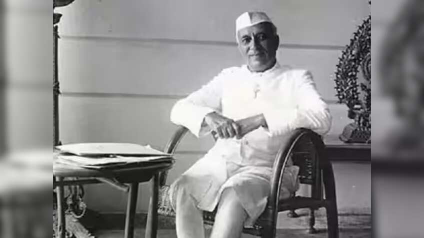 पंडित नेहरू के जन्मदिन पर क्यों मनाया जाता है बाल दिवस, जानें 17 साल तक PM पद पर रहे चाचा से जुड़ी खास बातें