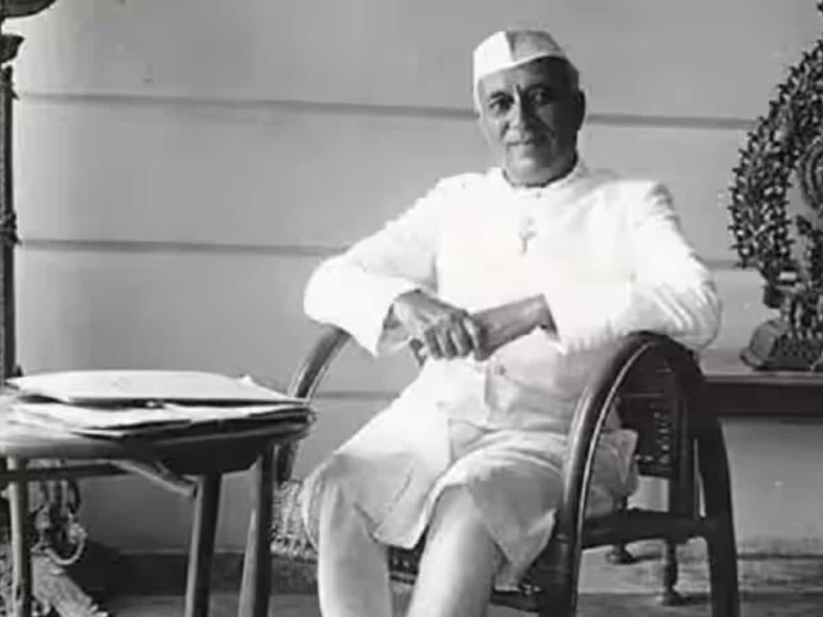 पंडित नेहरू के जन्मदिन पर क्यों मनाया जाता है बाल दिवस, जानें 17 साल तक PM पद पर रहे चाचा से जुड़ी खास बातें