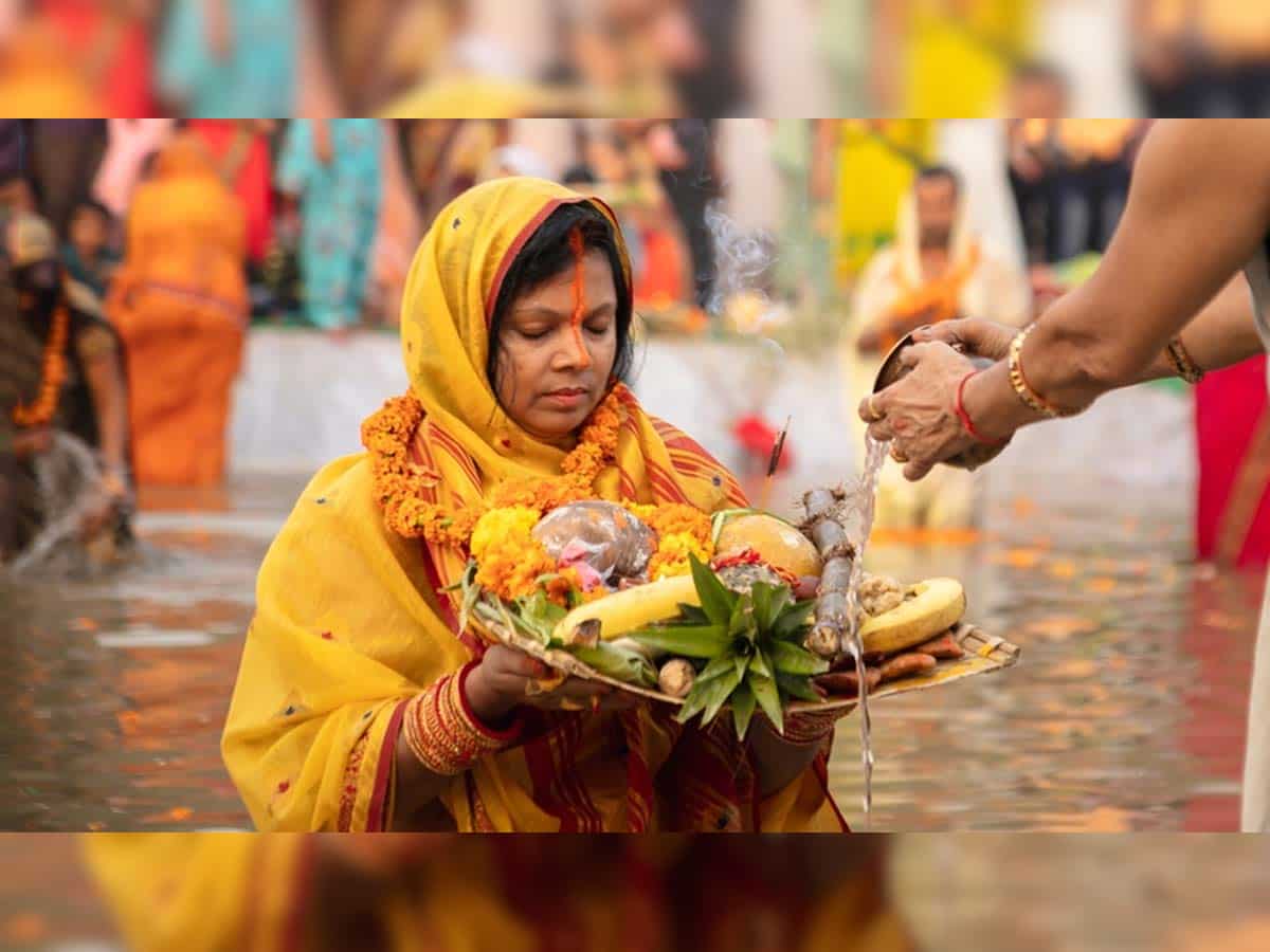 Chhath Puja 2023: छठ के तीसरे दिन डूबते सूर्य को अर्घ्य देकर होगी ‘छठी मैया’की पूजा