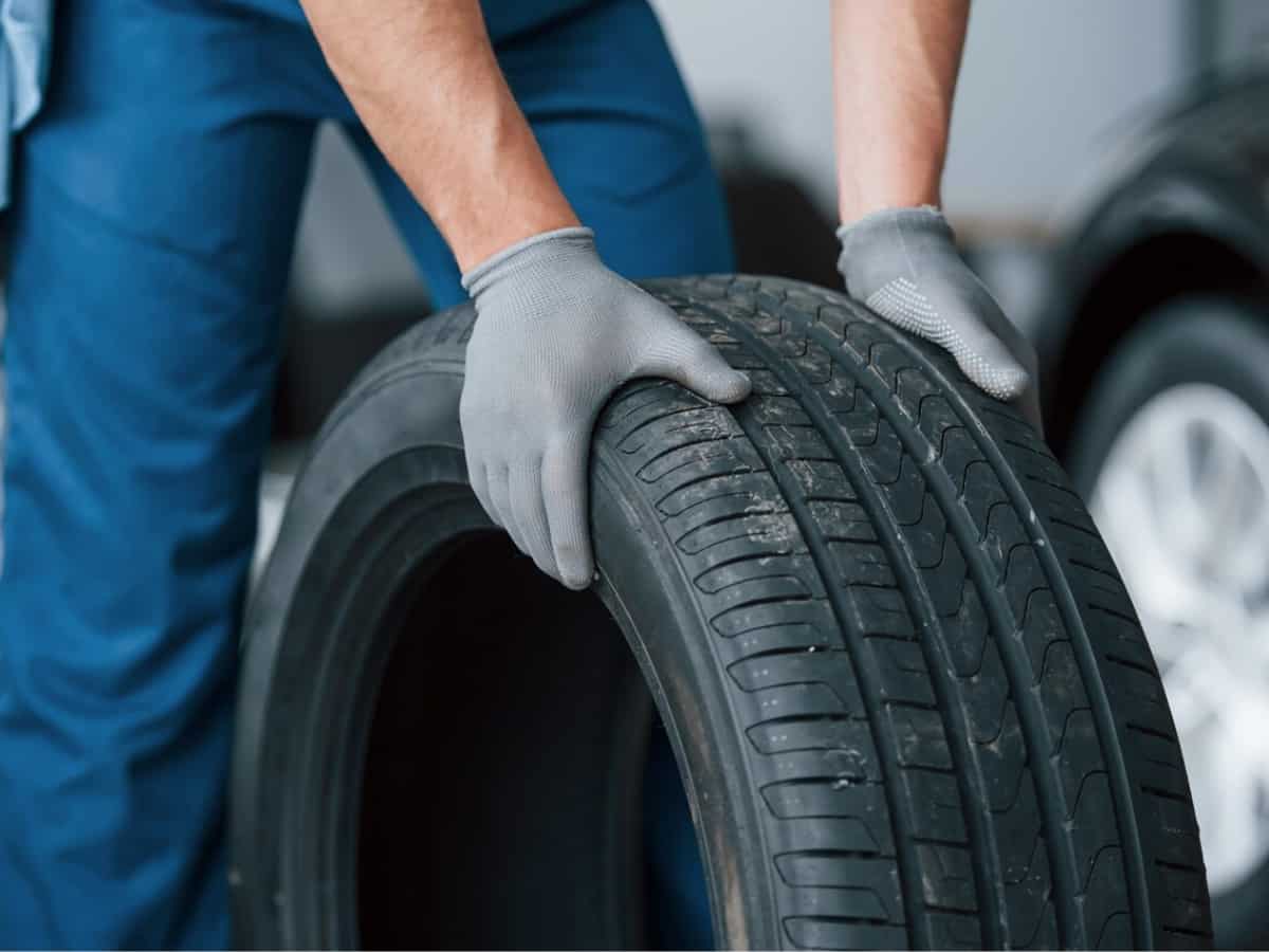 Car Care Tips: ज्यादा गाड़ी चलने से घिसने ना लगे टायर, अपनाएं ये टिप्स और बढ़ाएं टायर की उम्र