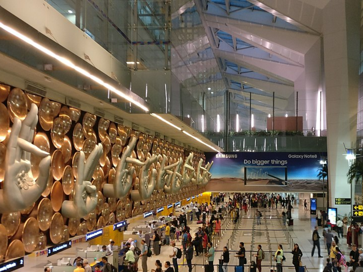 दिल्ली एयरपोर्ट पर AI लागू करने की तैयारी, यात्रियों को बेहतर सुविधा देने के लिए लिया फैसला