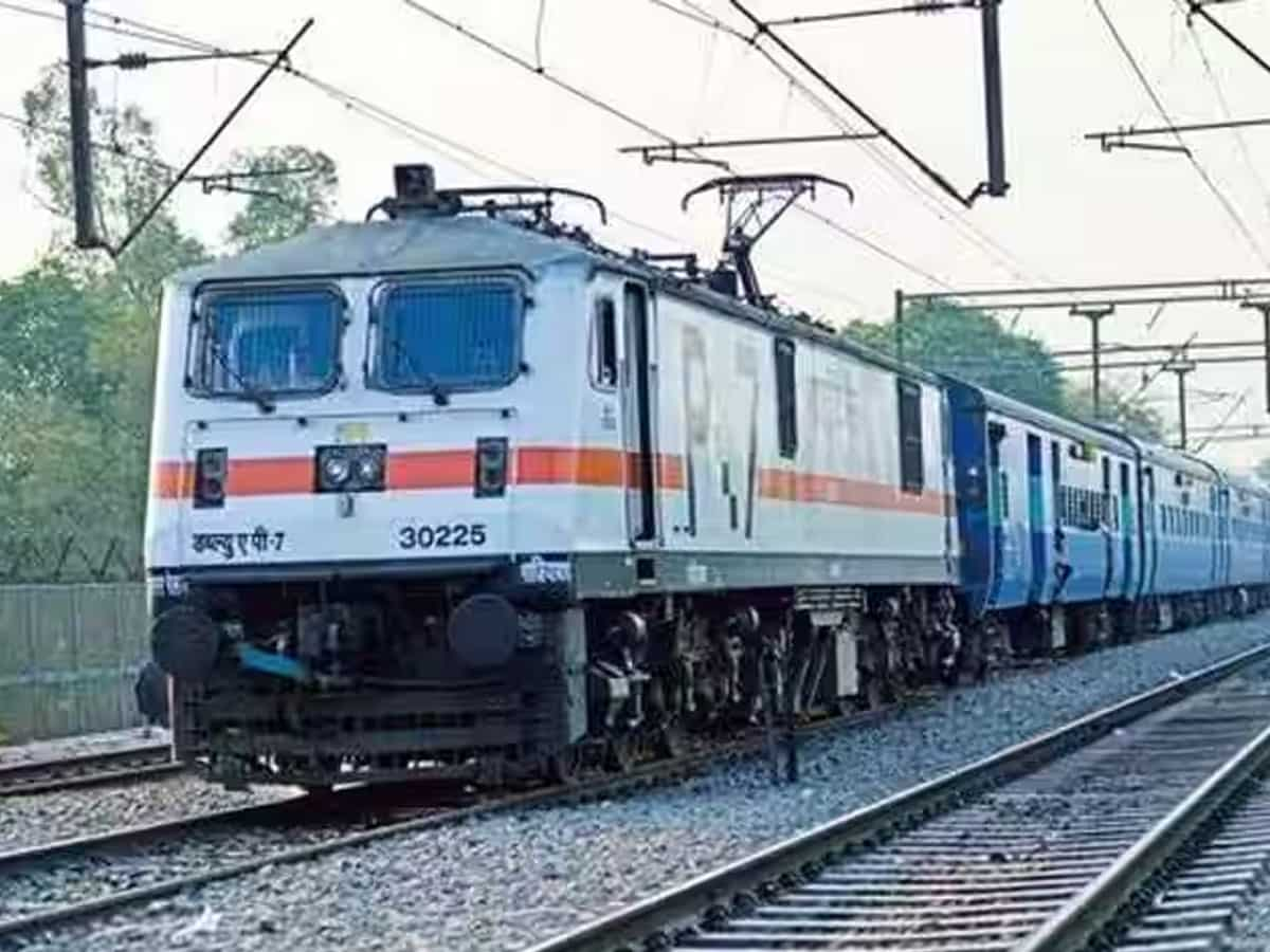 Train Cancellation: सर्दियों में सफर करना हुआ मुश्किल, कोहरे के कारण मार्च तक रद्द रहेंगी 35 से ज्यादा ट्रेनें