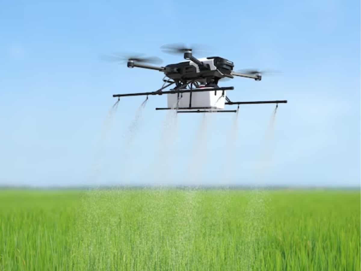 ड्रोन उड़ाकर लखपति बनेंगी दीदी, महिला SHGs को मिलेंगे 15 हजार Agri Drone, सरकार देगी 80% सब्सिडी