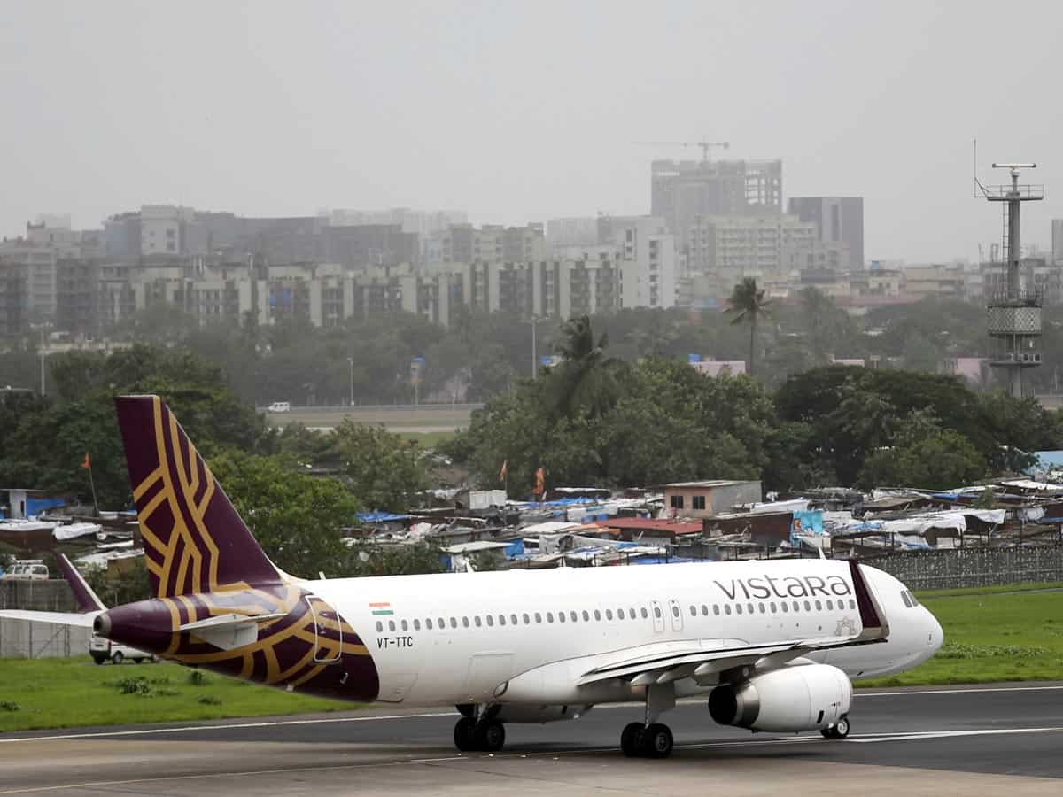 Flight Route Divert: फ्लाइट्स पर खराब मौसम की मार, दिल्ली एयरपोर्ट से 18 उड़ानों के रूट्स डायवर्ट