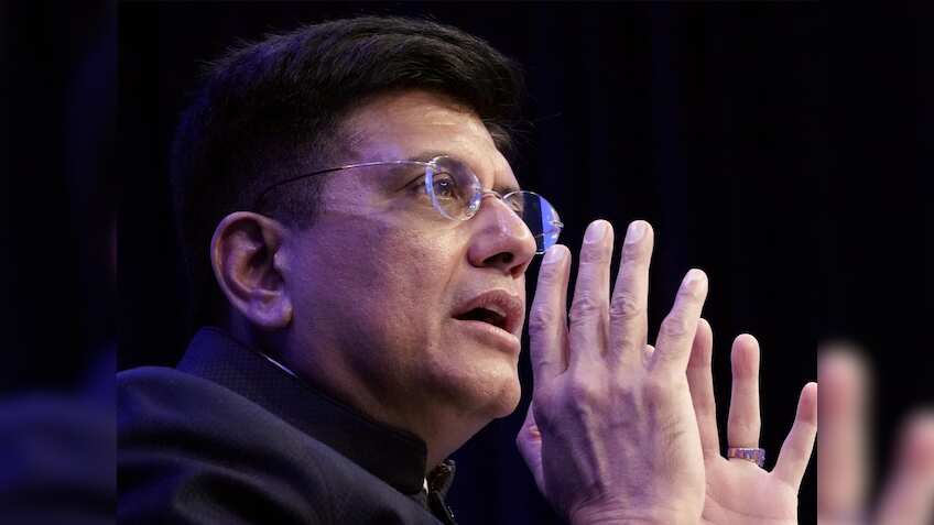 कपड़े की गुणवत्ता के लिये स्थापित होंगी नई लैब,  2030 तक 250 डॉलर का देश का कपड़ा उद्योग: पीयूष गोयल