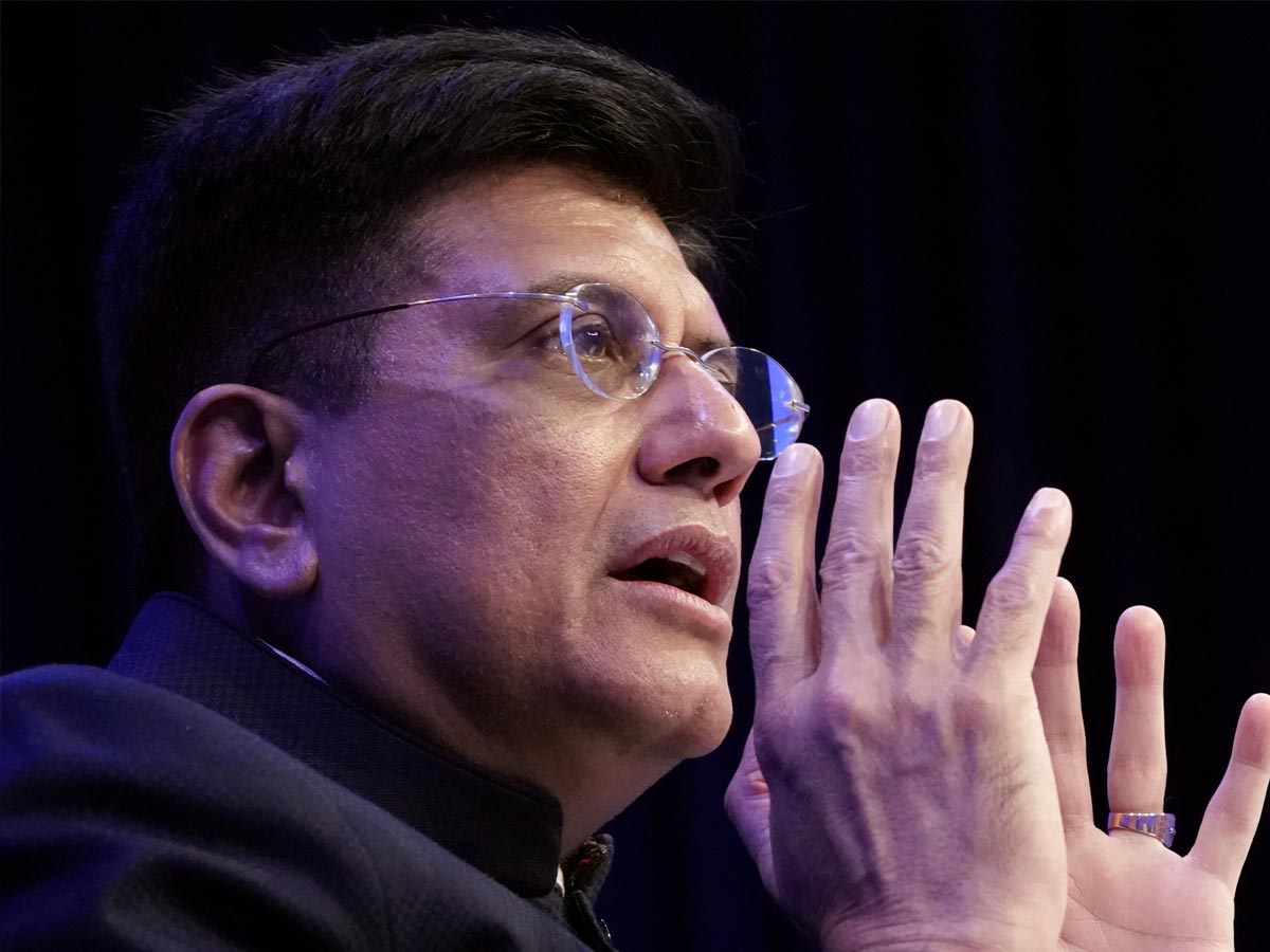 कपड़े की गुणवत्ता के लिये स्थापित होंगी नई लैब, 2030 तक 250 डॉलर का देश का कपड़ा उद्योग: पीयूष गोयल