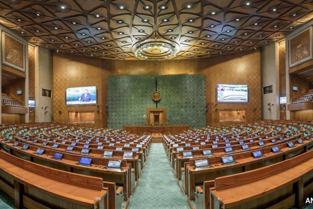 संसद के शीतकालीन सत्र का आज दूसरा दिन, गृह मंत्री आज लोकसभा में पेश करेंगे जम्मू और कश्मीर आरक्षण विधेयक