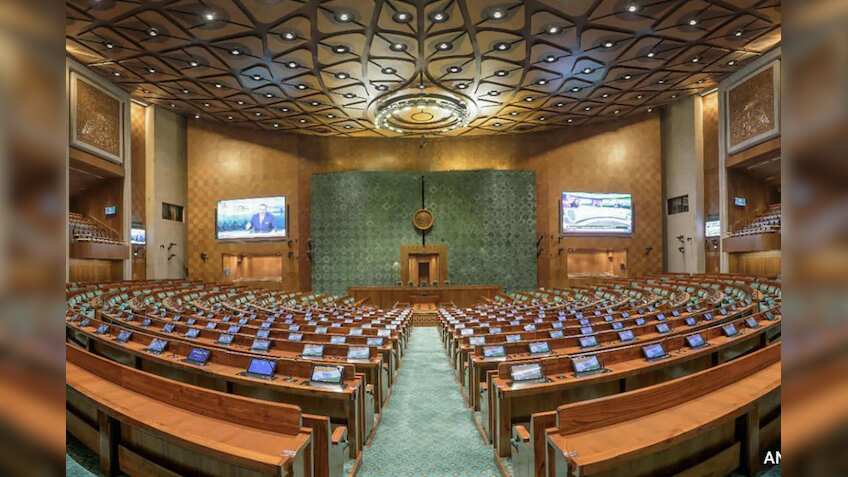 संसद के शीतकालीन सत्र का आज दूसरा दिन, गृह मंत्री आज लोकसभा में पेश करेंगे जम्मू और कश्मीर आरक्षण विधेयक