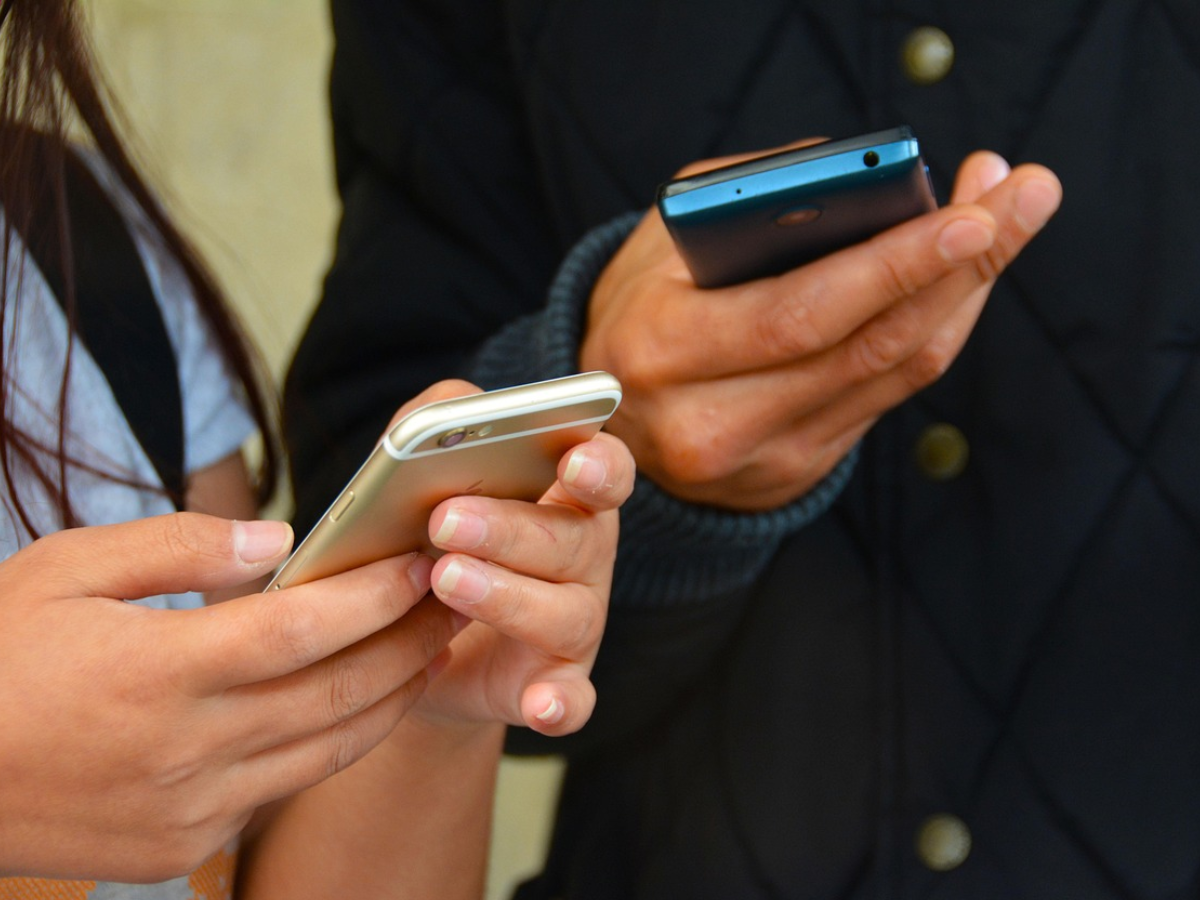 आपका फोन सभी बाते सुनता है, नहीं करना चाहते शेयर तो तुरंत बंद कर दें ये सेटिंग्स