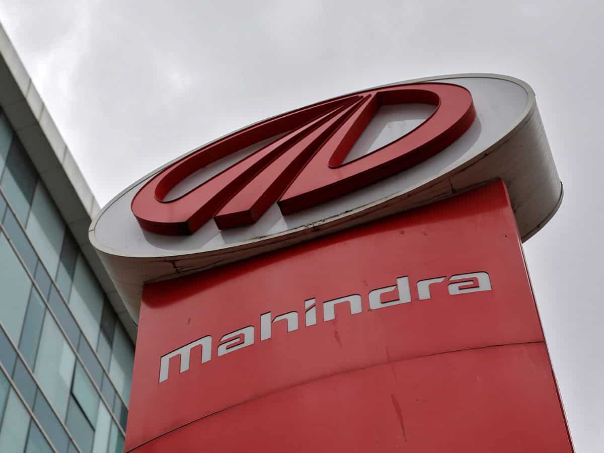 M&M Price Hike: महिंद्रा एंड महिंद्रा ने भी दिया कस्टमर्स को झटका, 1 जनवरी से बढ़ जाएंगे गाड़ियों के दाम
