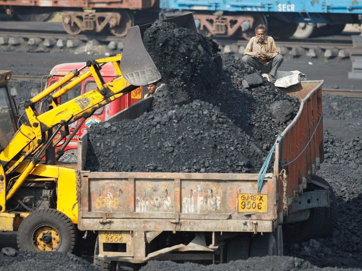 Coal Import इस वित्त वर्ष के पहले 7 महीनों में 4.2% घटा, घरेलू प्रोडक्शन में तेजी का मिला फायदा