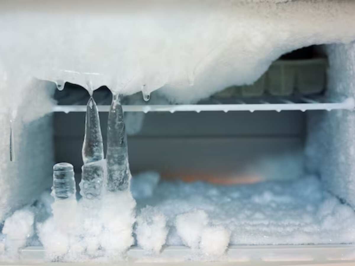 फ्रीजर में बन गई है बर्फ की मोटी परत, आजमाएं ये 5 घरेलू तरीके, वरना कबाड़ हो जाएगा आपका फ्रिज