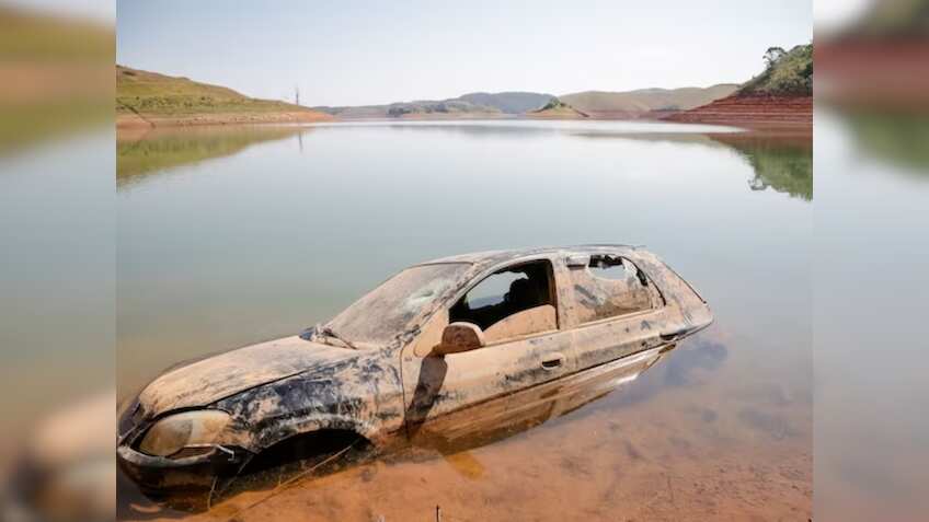 बाढ़ या तूफान में डूब गई गाड़ी, तो क्या पानी में चला जाएगा पैसा या क्लेम कर सकते हैं इंश्योरेंस? जान लें क्या है नियम