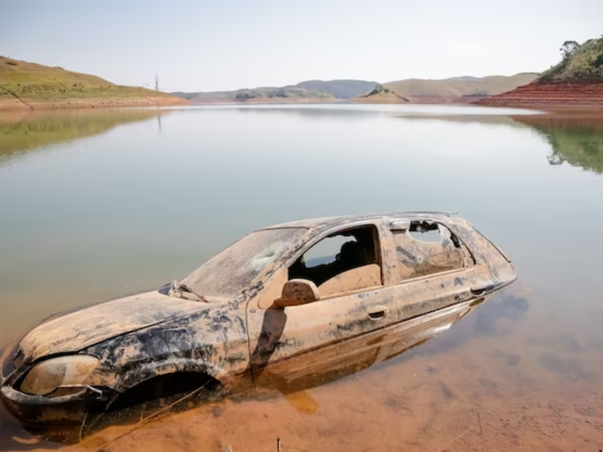 बाढ़ या तूफान में डूब गई गाड़ी, तो क्या पानी में चला जाएगा पैसा या क्लेम कर सकते हैं इंश्योरेंस? जान लें क्या है नियम