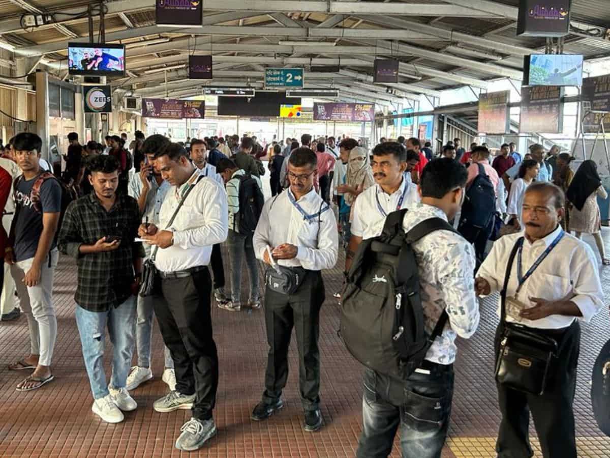 टिकट की कालाबाजारी पर रेलवे का बड़ा एक्शन, 128 व्यक्तियों को गिरफ्तार कर बरामद किए 64 लाख रुपये के ट्रेन टिकट