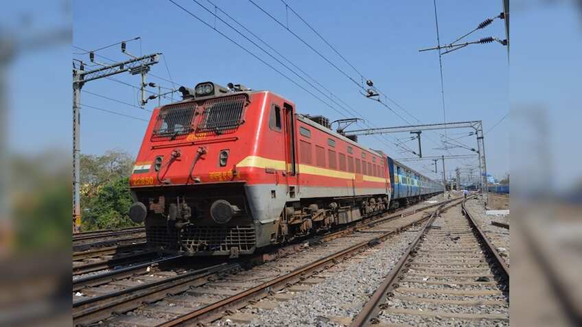 Train Cancelled: क्रिसमस से पहले एक दर्जन ट्रेनें कैंसिल, आठ ट्रेनों के रूट्स डायवर्ट, जरूर चेक कर लें ये लिस्ट