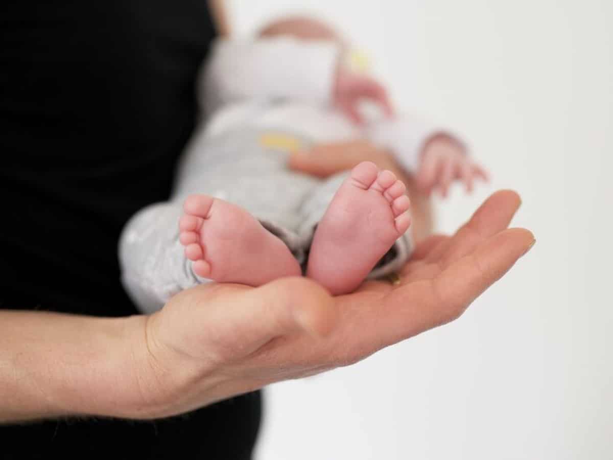 Birth Certificate: बच्‍चे के जन्‍म के बाद बनवाना है बर्थ सर्टिफिकेट तो जान लें इसका ऑनलाइन और ऑफलाइन प्रोसेस