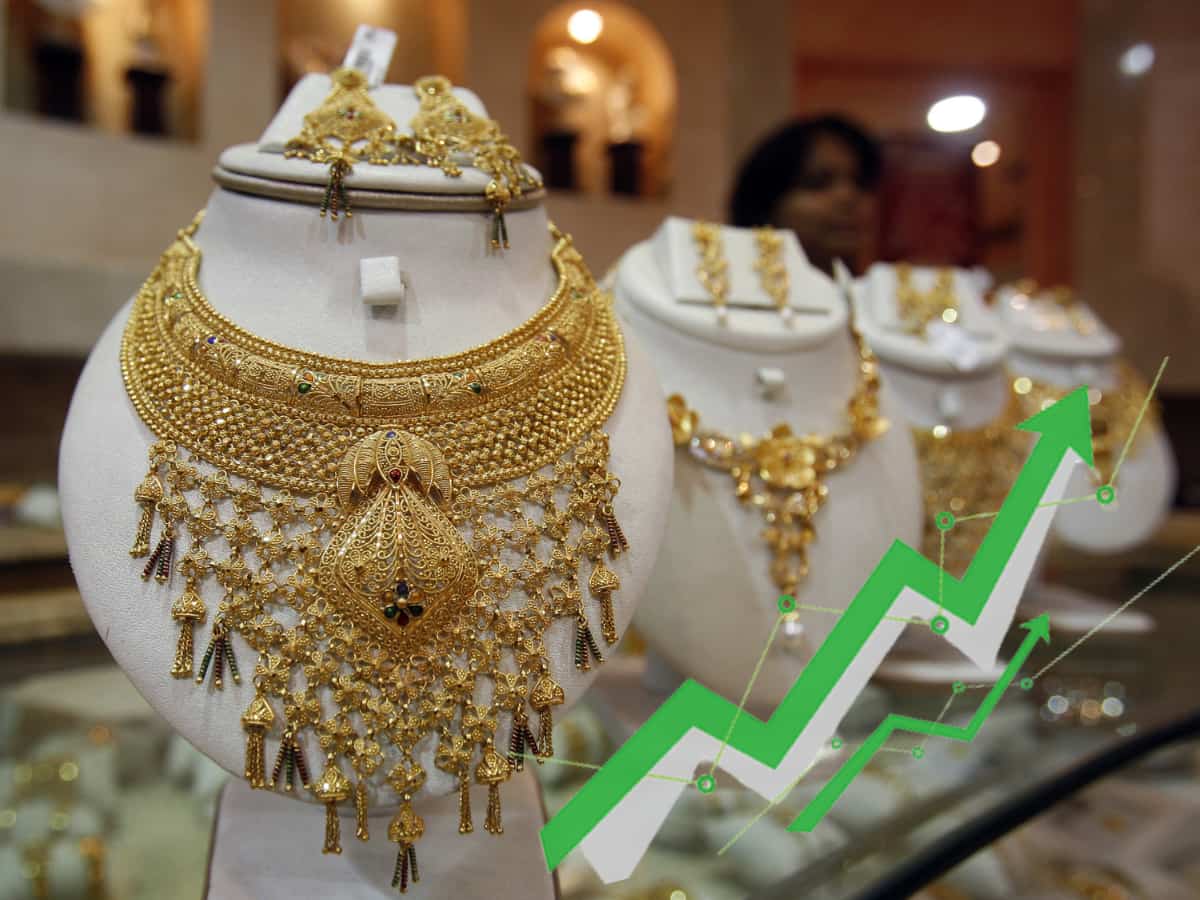 Gold Silver Price: आज सोना ₹1200 रुपए महंगा हुआ, चांदी भी ₹74300 के पास, चेक करें ताजा रेट्स