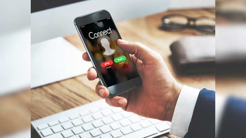 कस्‍टम डिपार्टमेंट के नाम पर आया है फोन तो हो जाएं सावधान! वरना हो सकता है बड़ा नुकसान, जानिए पूरा मामला