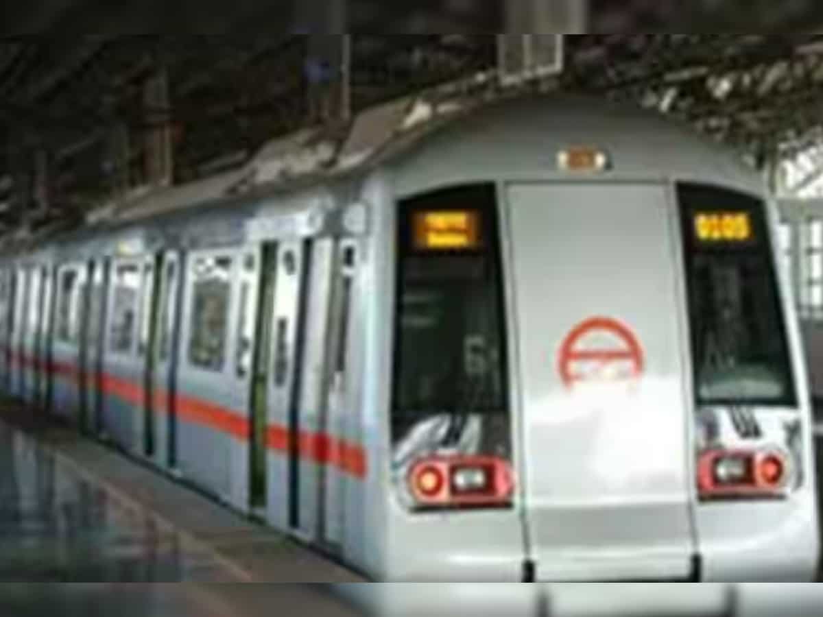 Delhi Metro Safety: मेट्रो के दरवाजे में साड़ी फंसने से महिला की मौत, मेट्रो से सफर के दौरान ध्यान रखें ये बातें