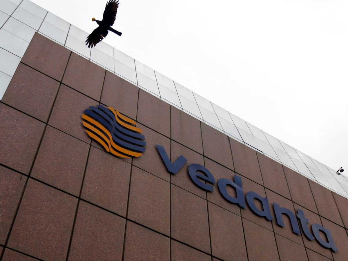 Vedanta से जुड़ी आई एक और खबर; डिविडेंड के बाद फंड जुटाने का किया ऐलान, शेयर उछला