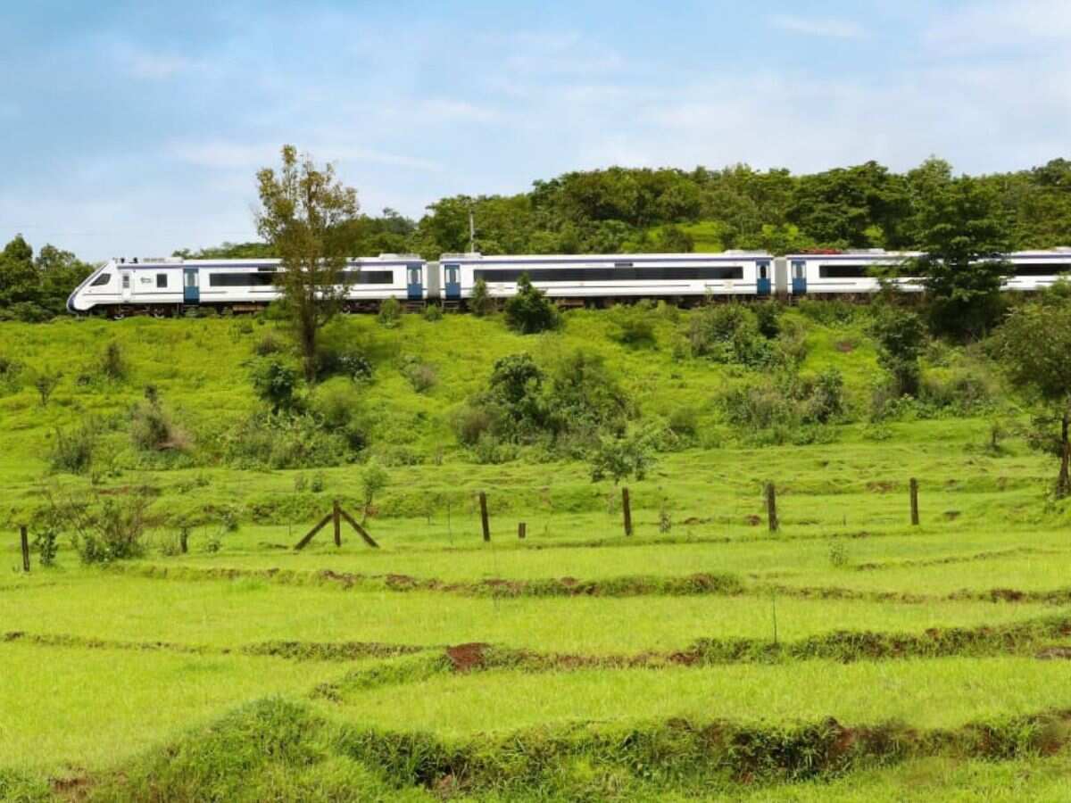 'कवच' से लैस है वाराणसी-नई दिल्ली के बीच चली वंदे भारत ट्रेन, फिर भी टक्कर रोकने में नहीं कामयाब! जानिए क्यों?