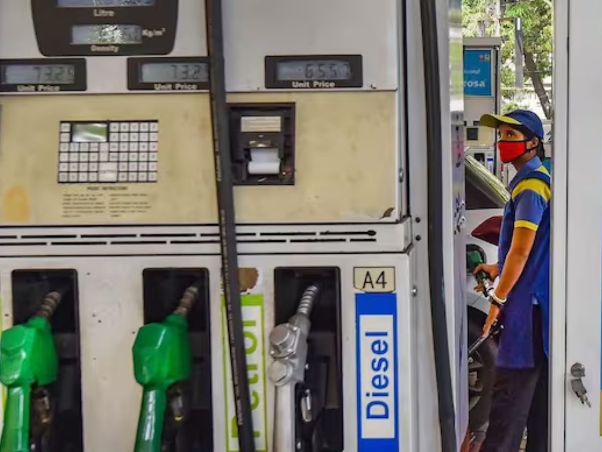 कितना सस्ता हुआ पेट्रोल-डीजल? सरकार ने बताया पिछले 2 सालों में आपकी जेब पर बोझ कितना हुआ कम