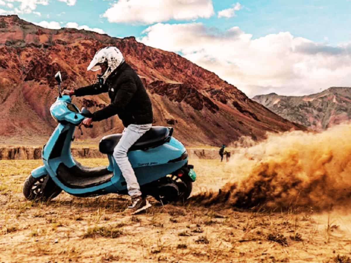 2 साल में OLA ने किया धमाल! रोलआउट कर दिए 4 लाख Electric Scooter, जानें ऐसा क्या है खास