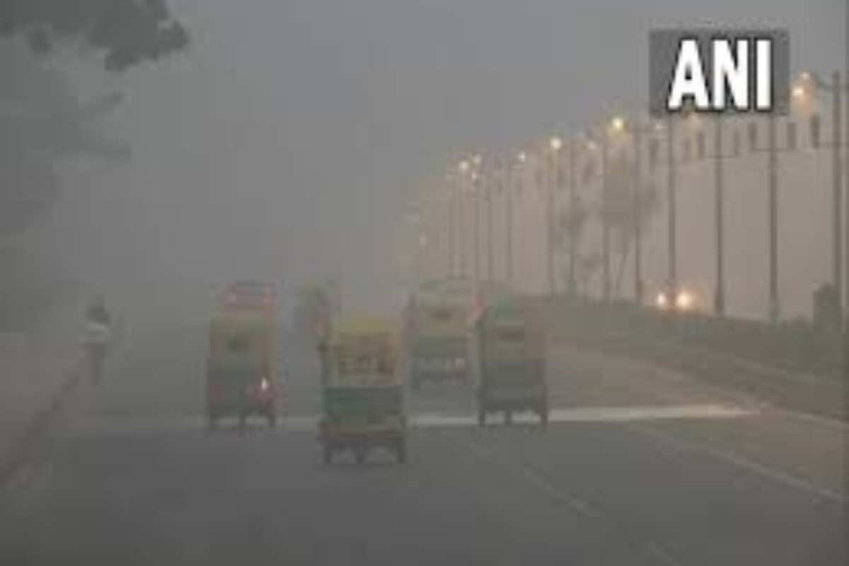 Delhi Weather Update: कोहरे की चादर से घिरा उत्तर भारत, दिल्ली- NCR सहित कई जगहों पर विजिबिलिटी कम