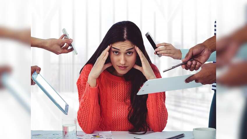 Year Ender 2023: इंश्योरेंस से जुड़ी हैरान कर देने वाली 4 कहानियां, एक को तो झूठ बोल-बोलकर बेच दीं 9 पॉलिसी