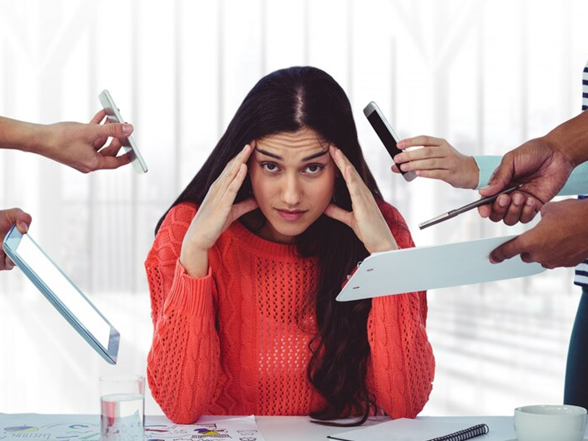 Year Ender 2023: इंश्योरेंस से जुड़ी हैरान कर देने वाली 4 कहानियां, एक को तो झूठ बोल-बोलकर बेच दीं 9 पॉलिसी