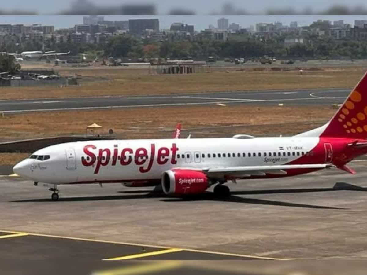 Spicejet Flight Emergency Landing: बुजुर्ग महिला की फ्लाइट में मौत के बाद मुंबई जा रहे विमान की वाराणसी में इमरजेंसी लैंडिंग