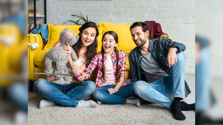 Income Tax: मां-बाप और जीवनसाथी से लेकर बच्चों तक, जानिए आपका परिवार कैसे बचा सकता है टैक्स