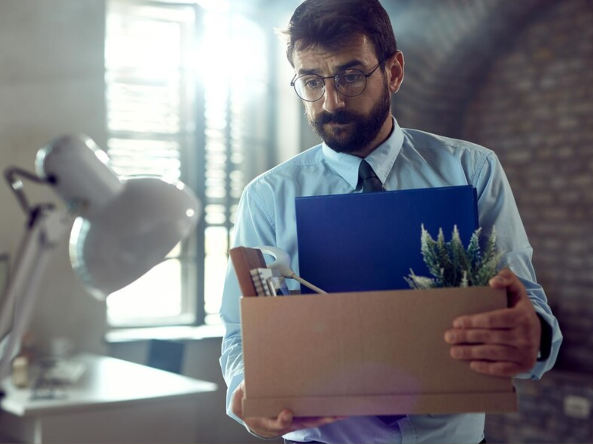 क्या स्टार्टअप्स, क्या सोशल मीडिया... लिस्ट लंबी है! 2023 में चलती गई नौकरियों पर कैंची, इतने कर्मचारी हुए बाहर