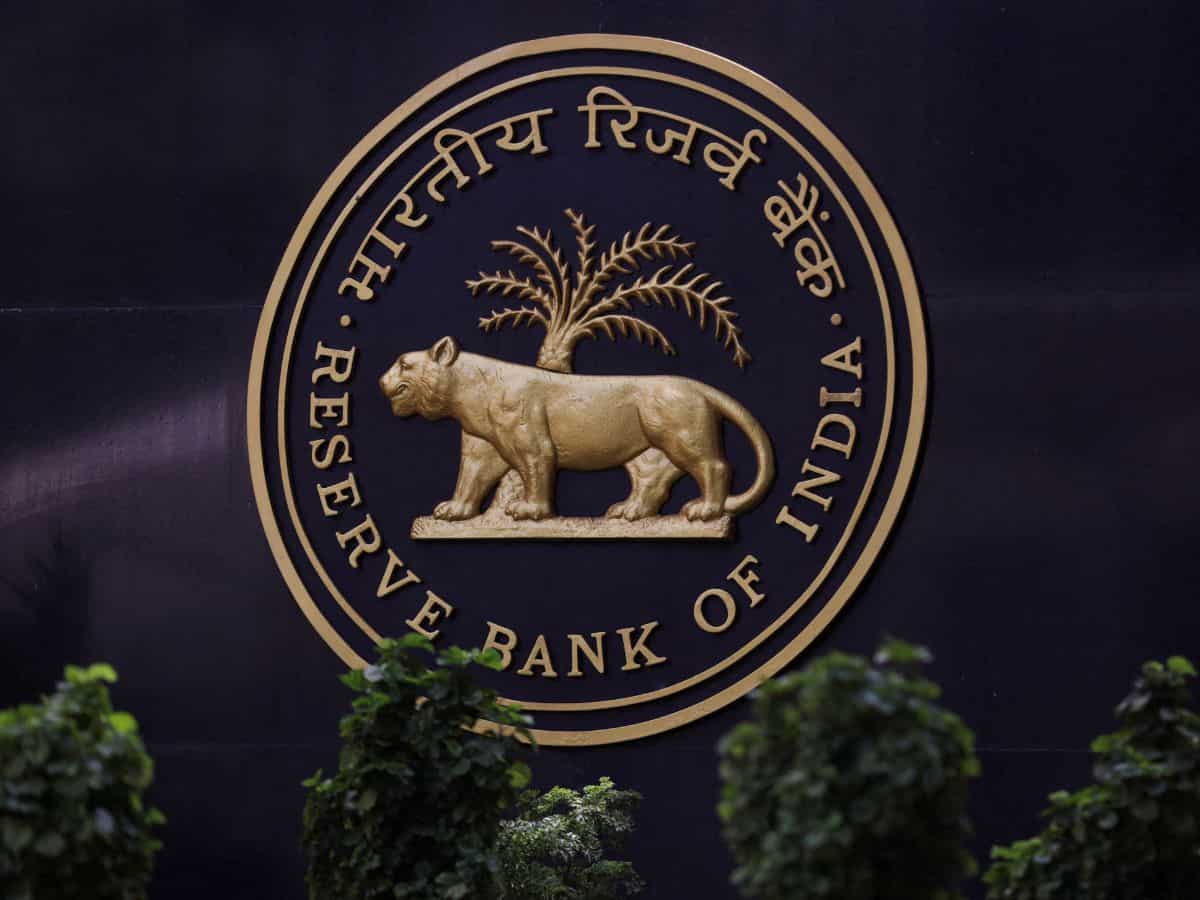 RBI ने SBI और HDFC बैंक पर लिया बड़ा फैसला, दोनों बैंकों के लिए बदलेगा ये नियम; जानें डीटेल