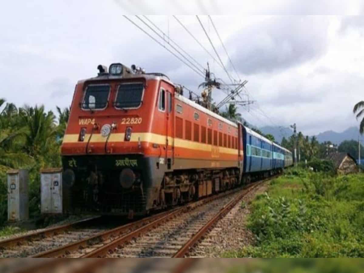 Indian Railway: पश्चिम रेलवे ने यात्रियों की सुविधा के लिए 5 जोड़ी स्पेशल ट्रेन चलाने का किया ऐलान, यहां देखें लिस्ट