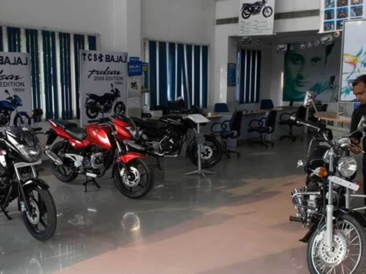 Bajaj Auto से लेकर M&M तक, जानें साल के आखिरी महीने कैसी रही इन ऑटो कंपनियों की बिक्री