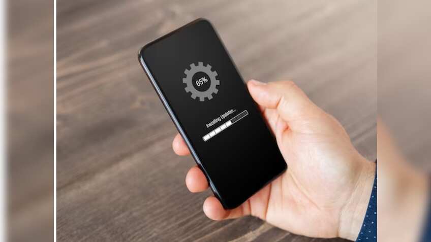 Smartphone में समय रहते कर लेना चाहिए Software Update? जानें क्यों बनाता है फोन को फास्ट और सिक्योर
