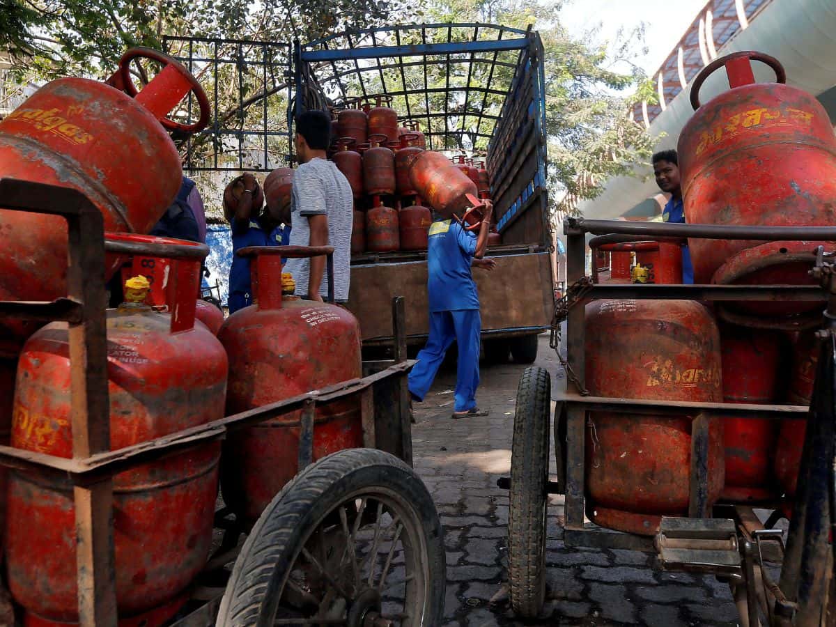LPG Cylinder: इस राज्य के 70 लाख परिवारों को मिला नए साल का तोहफा, सिर्फ 450 रुपये में रसोई गैस सिलेंडर