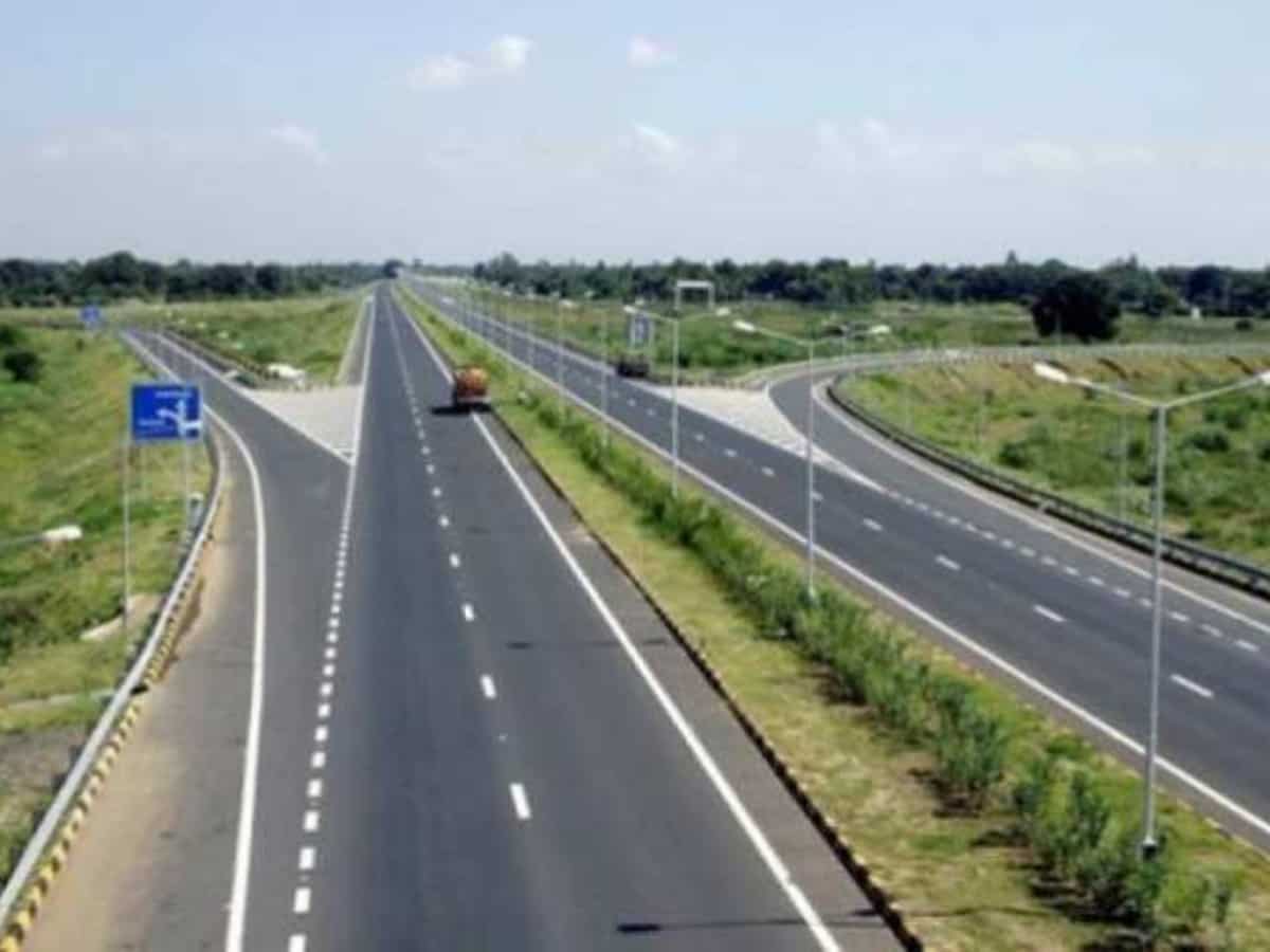 UP वालों के लिए सफर होगा और भी आसान! साल के अंत तक मिलेगा ये दूसरा सबसे बड़ा एक्सप्रेस-वे